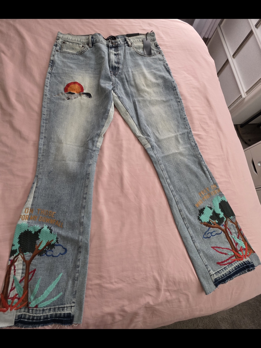 Light Wash Embroidered Men's Jeans - Blue
